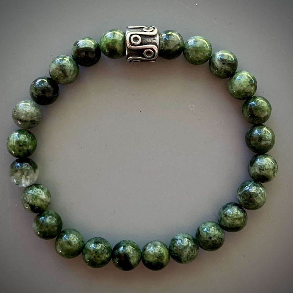 Green Chrome Diopside Handcrafted Bead Bracelet - Picture 3 of 5